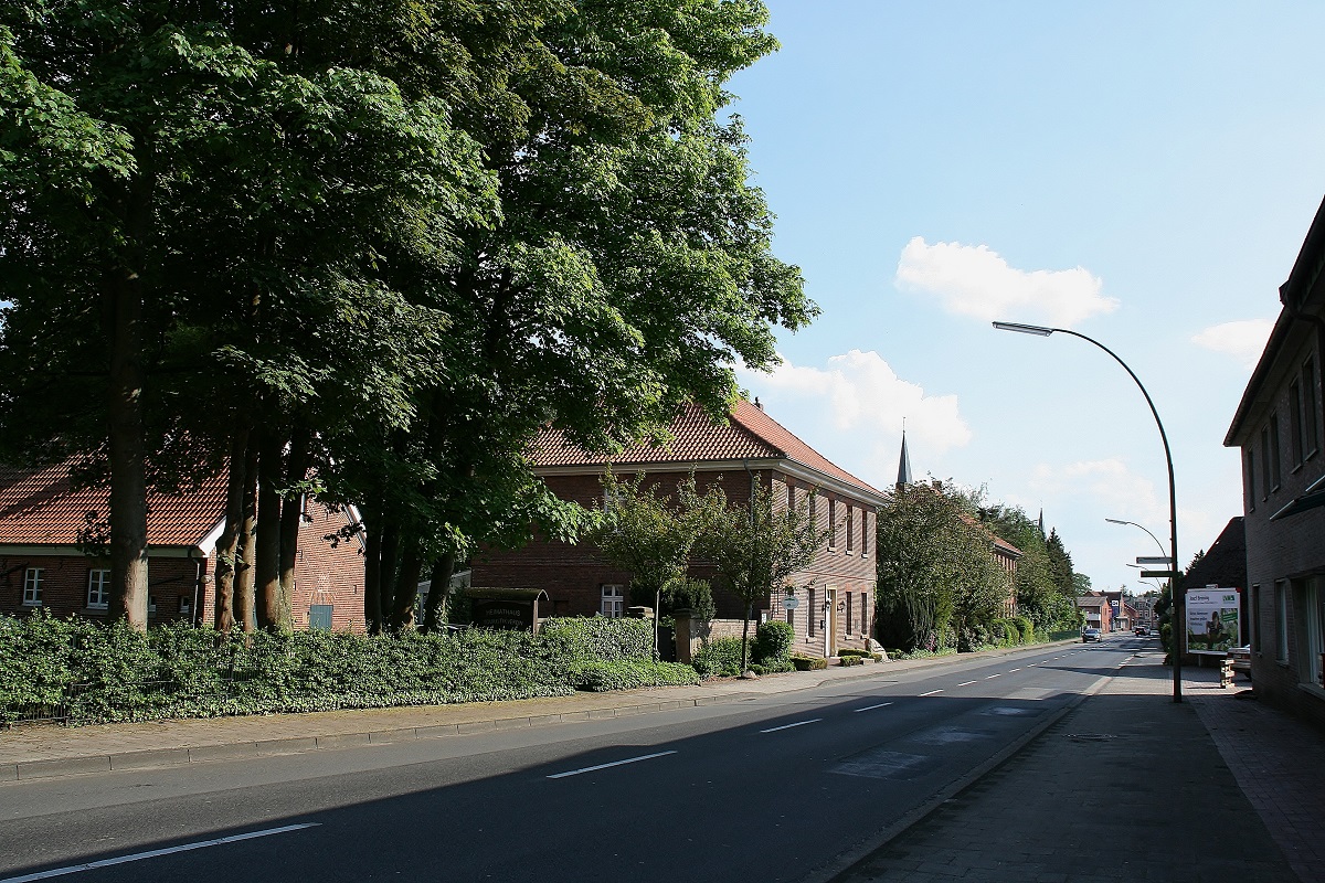 Mühlenstraße (links Heimathaus) 2013